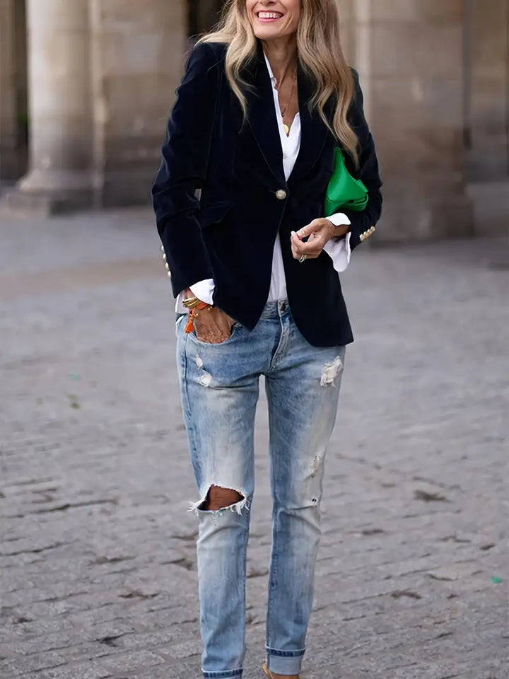 Yvana™ – Elegant Velvet Blazer for Effortless Seasonal Sophistication